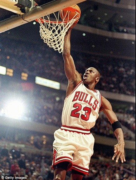 Jordan lập tức trở thành một biểu tượng quần chúng ở Chicago, bởi Chicago Bulls trước Jordan chưa bao giờ lọt vào chung kết NBA. Sự xuất hiện của Jordan đã làm thay đổi lịch sử của thương hiệu Chicago Bulls.